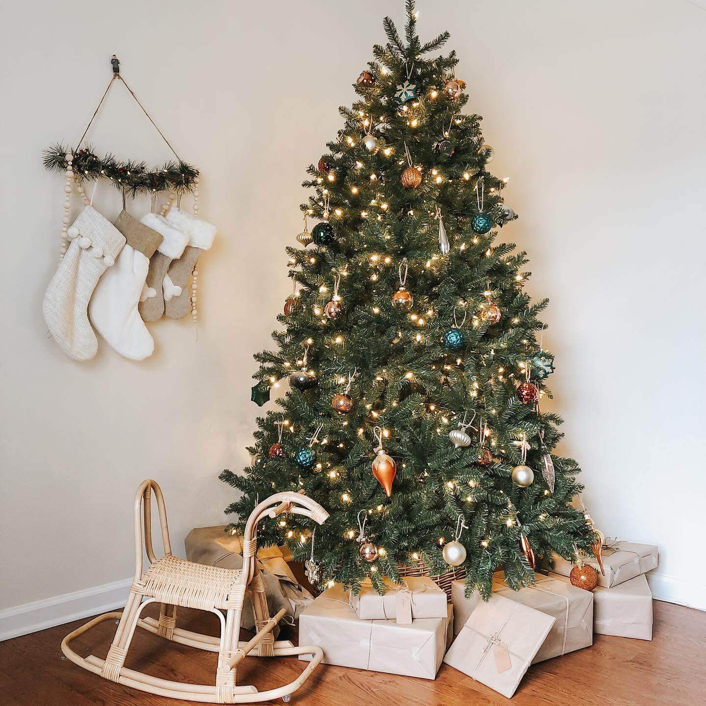 Árvore Majestade Verde sem Luzes